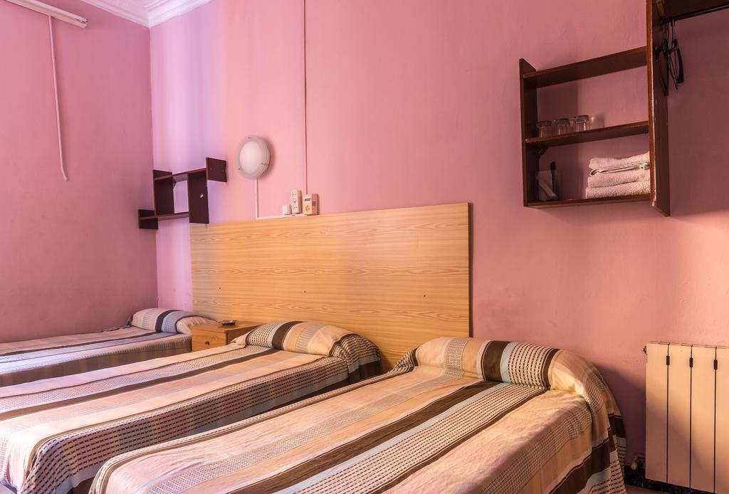 Hostel Turisol Barcellona Esterno foto