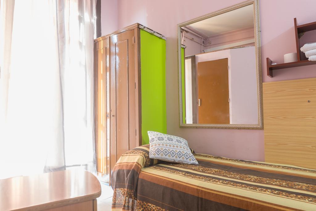 Hostel Turisol Barcellona Esterno foto