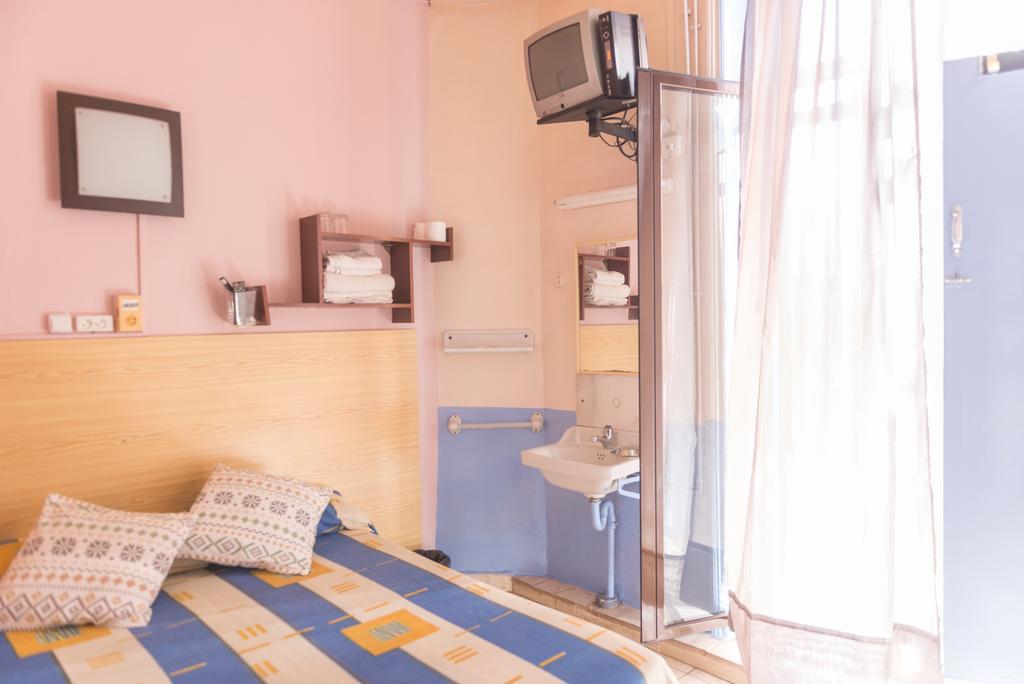 Hostel Turisol Barcellona Esterno foto