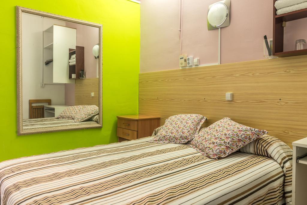 Hostel Turisol Barcellona Esterno foto